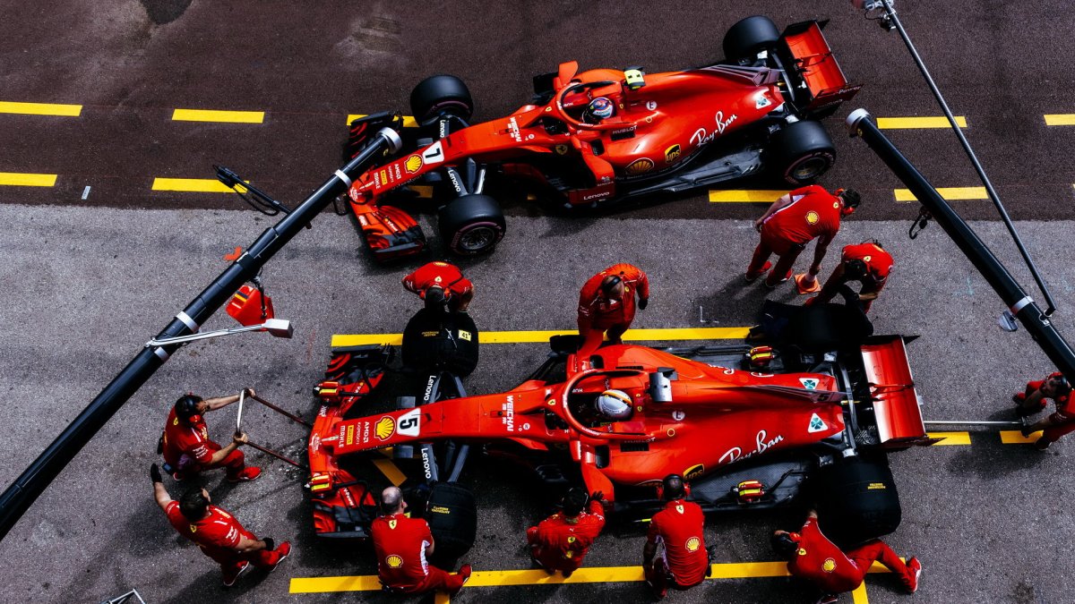 Kimi Räikkönen a Sebastian Vettel počas tréninku v boxech v Monaku