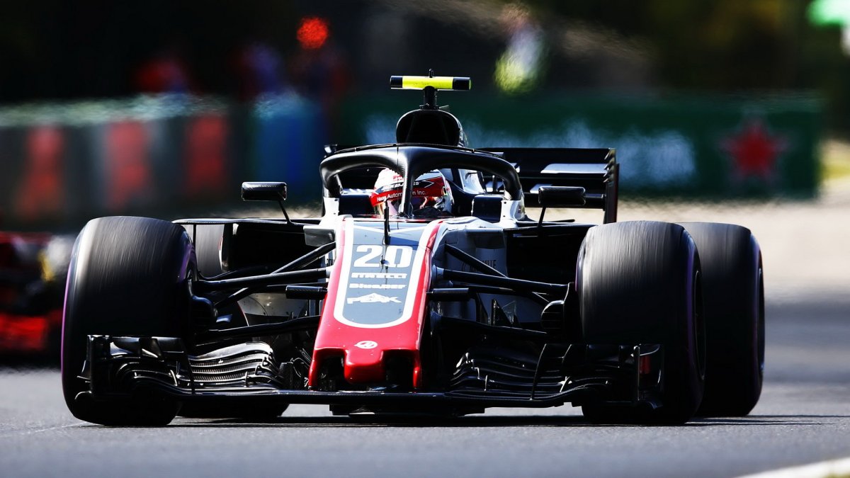 Kevin Magnussen v závodě v Maďarsku