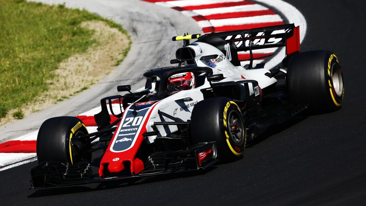 Kevin Magnussen v závodě v Maďarsku