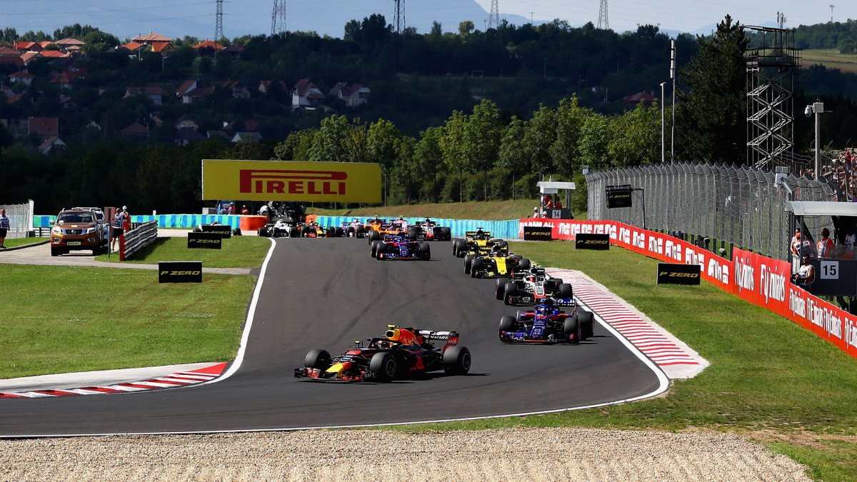 Max Verstappen po startu závodu v Maďarsku