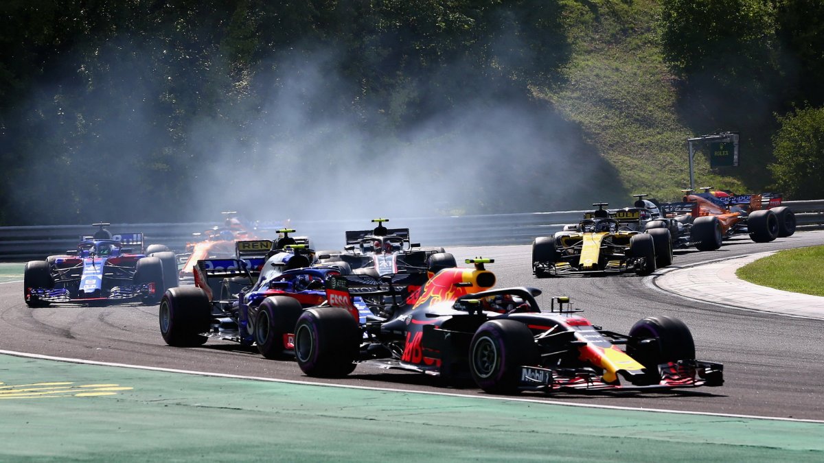 Max Verstappen po startu závodu v Maďarsku