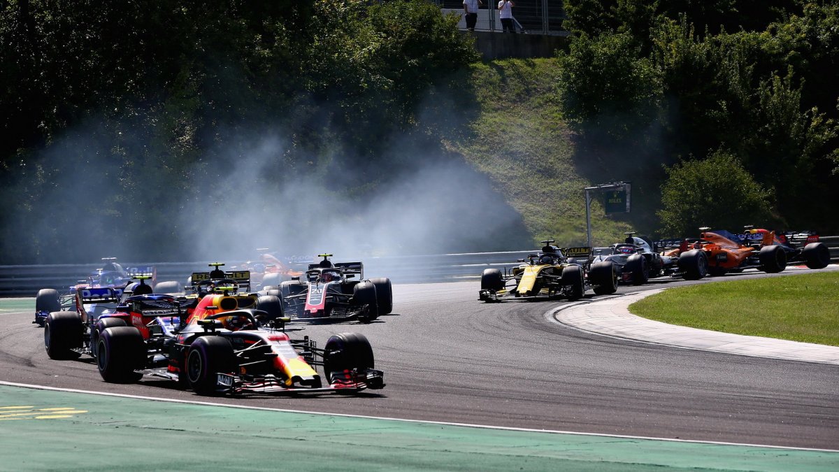 Max Verstappen po startu závodu v Maďarsku