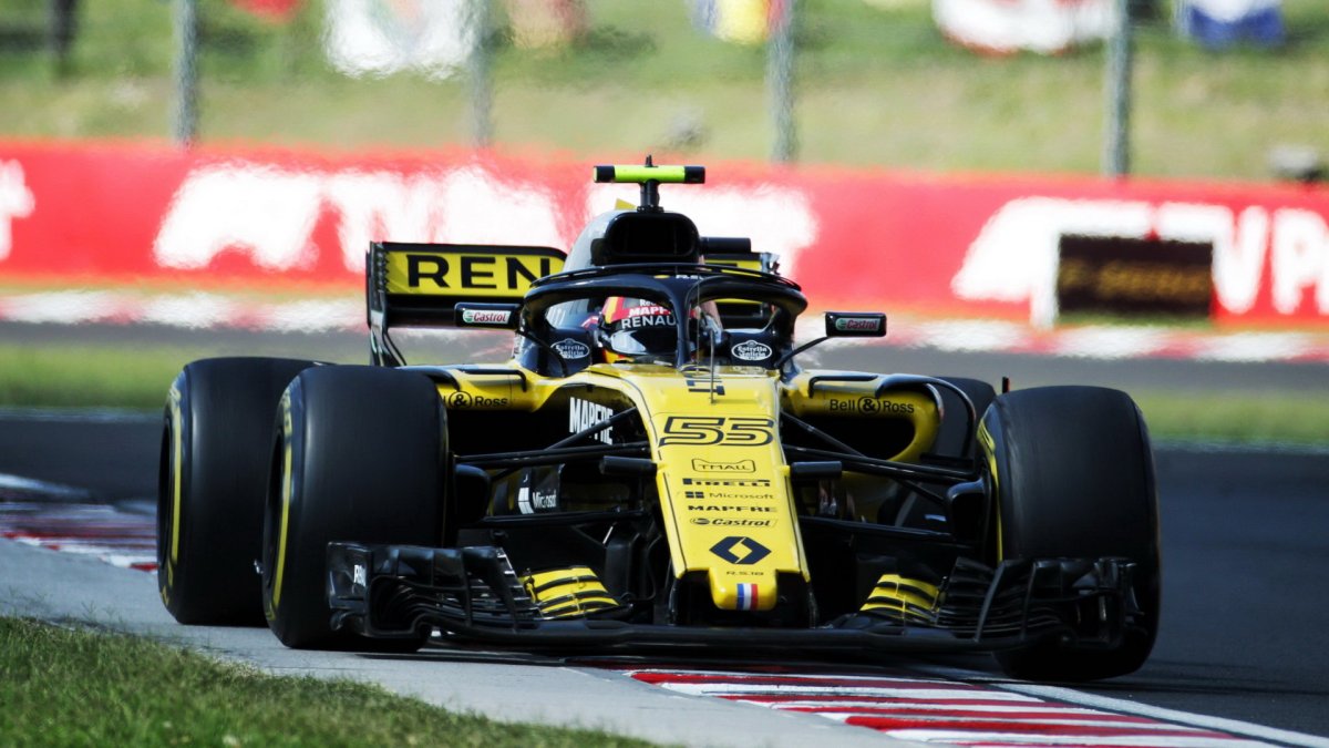Carlos Sainz v závodě v Maďarsku