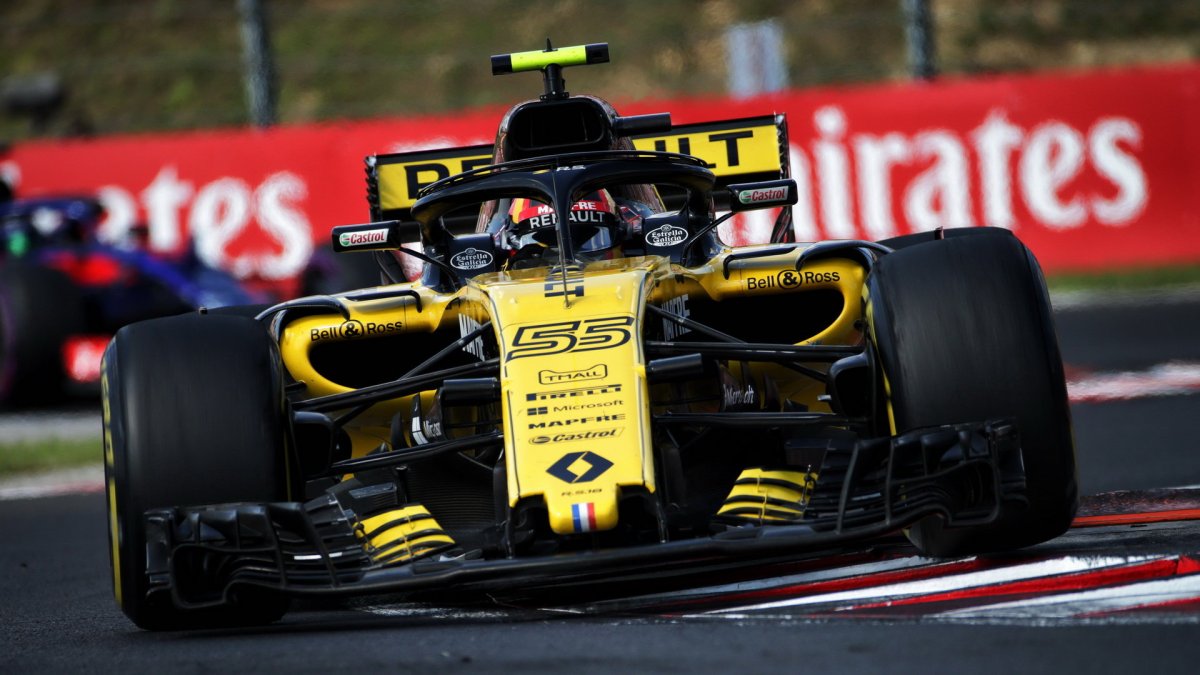 Carlos Sainz v závodě v Maďarsku