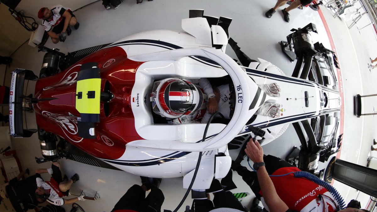 Charles Leclerc v tréninku v Maďarsku
