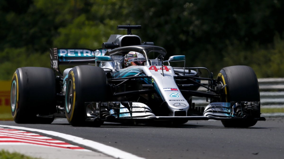 Lewis Hamilton v tréninku v Maďarsku