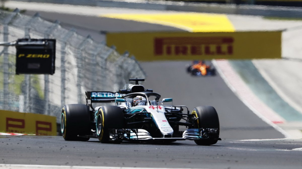 Lewis Hamilton v tréninku v Maďarsku