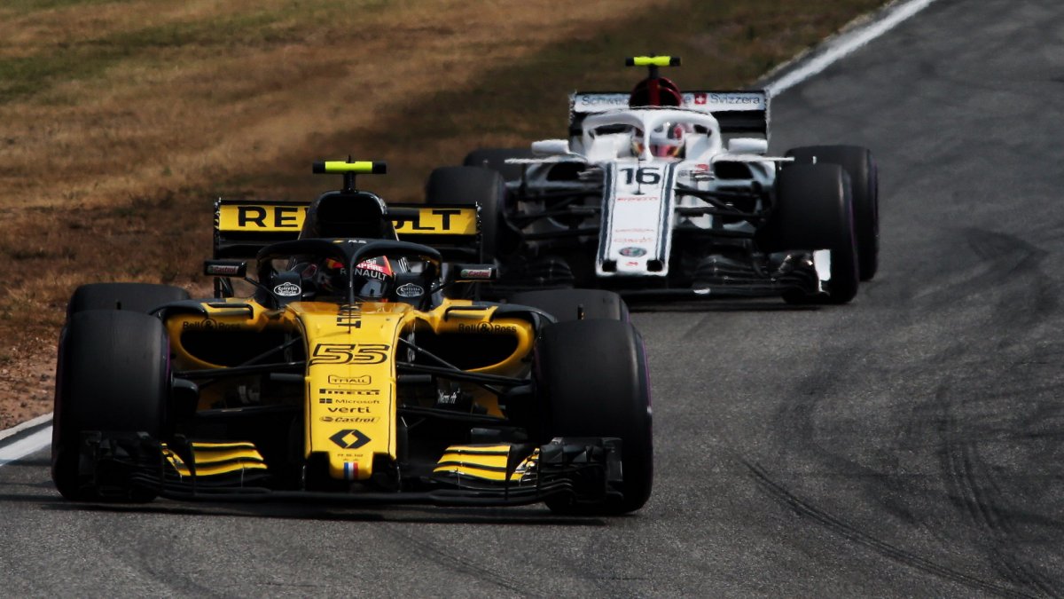 Carlos Sainz a Charles Leclerc v závodě v Německu