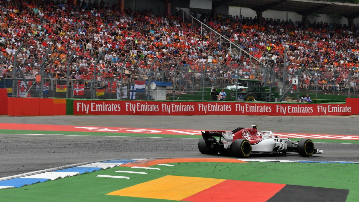 Charles Leclerc v závodě v Německu