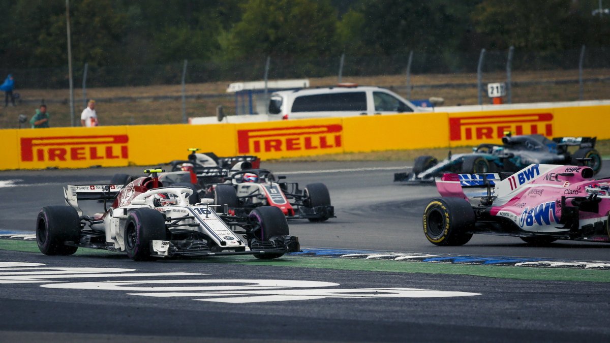 Charles Leclerc v závodě v Německu