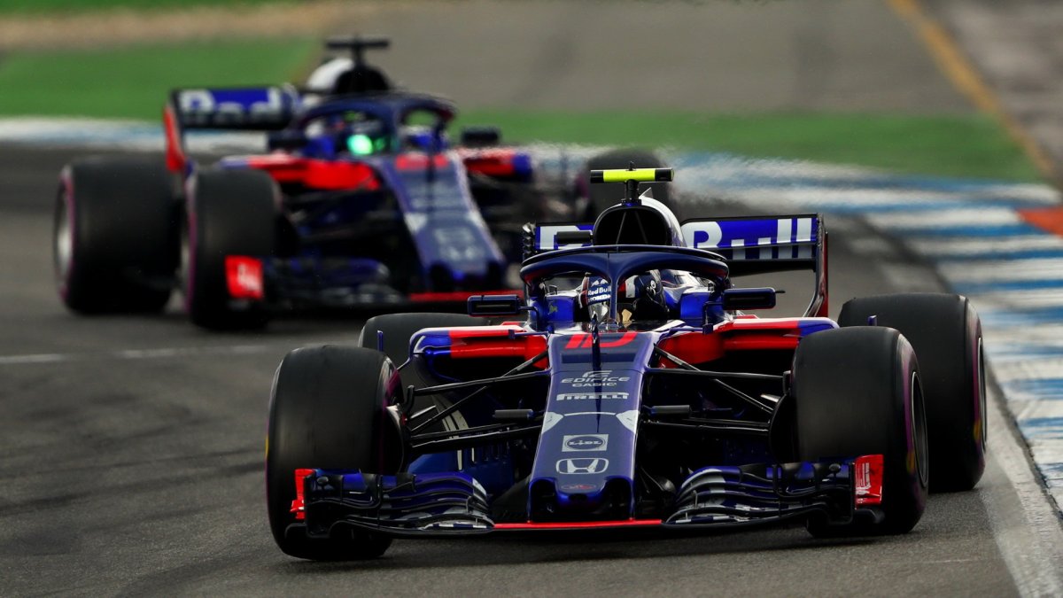 Brendon Hartley a Pierre Gasly v závodě v Německu