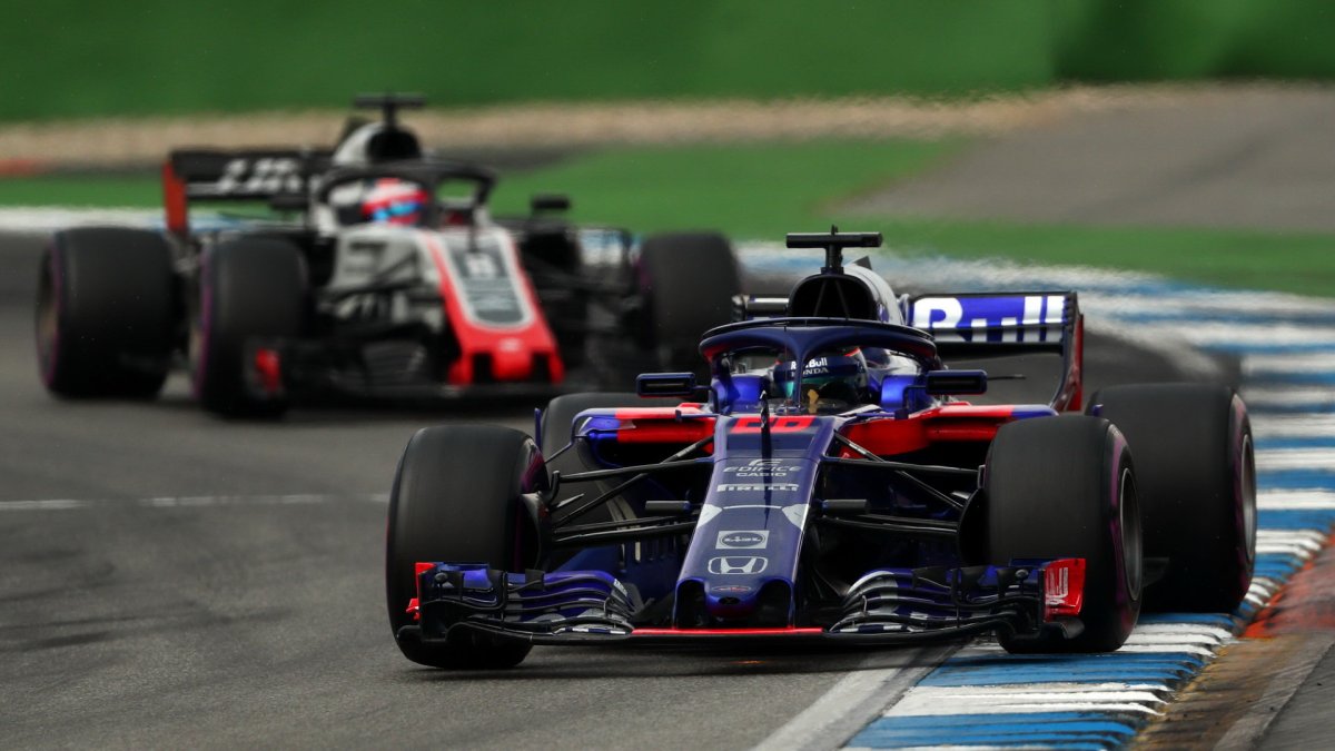 Brendon Hartley v závodě v Německu
