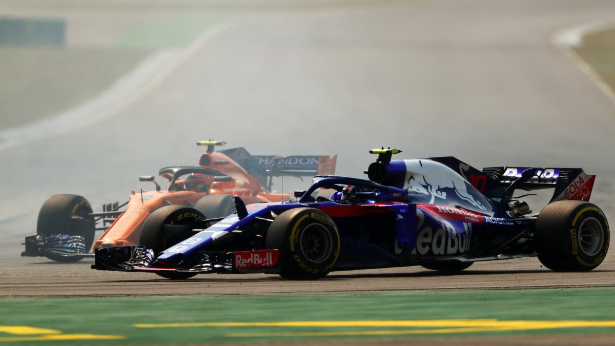 Pierre Gasly a Stoffel Vandoorne v závodě v Německu