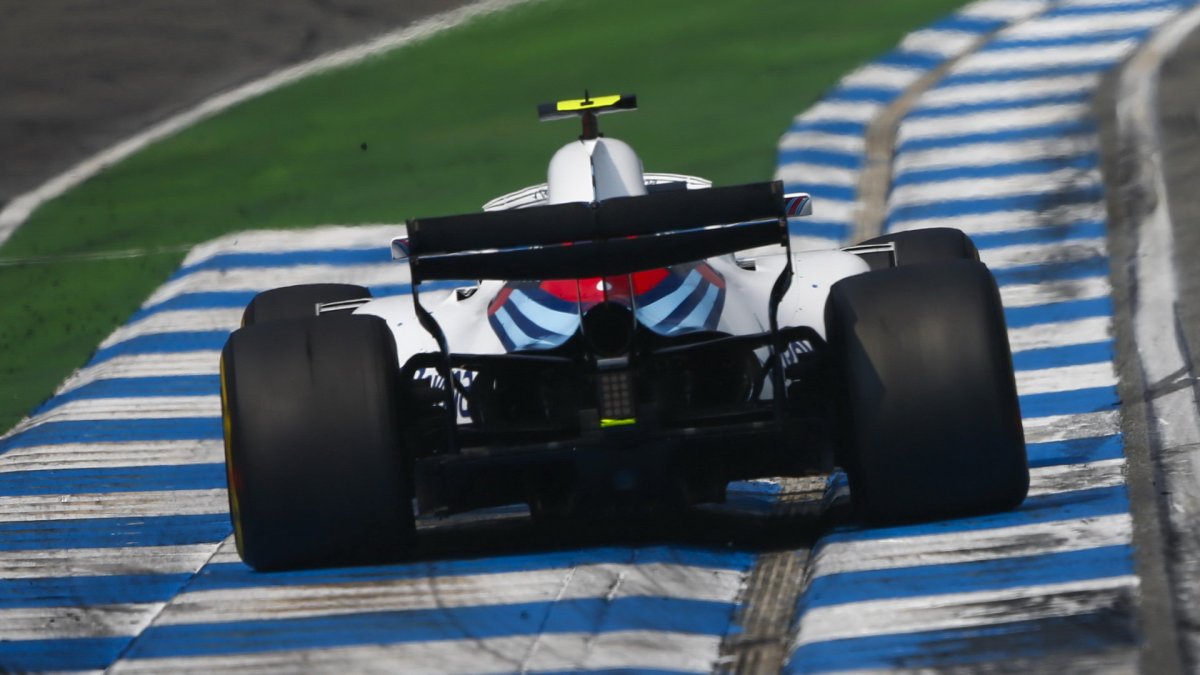 Sergej Sirotkin v závodě v Německu