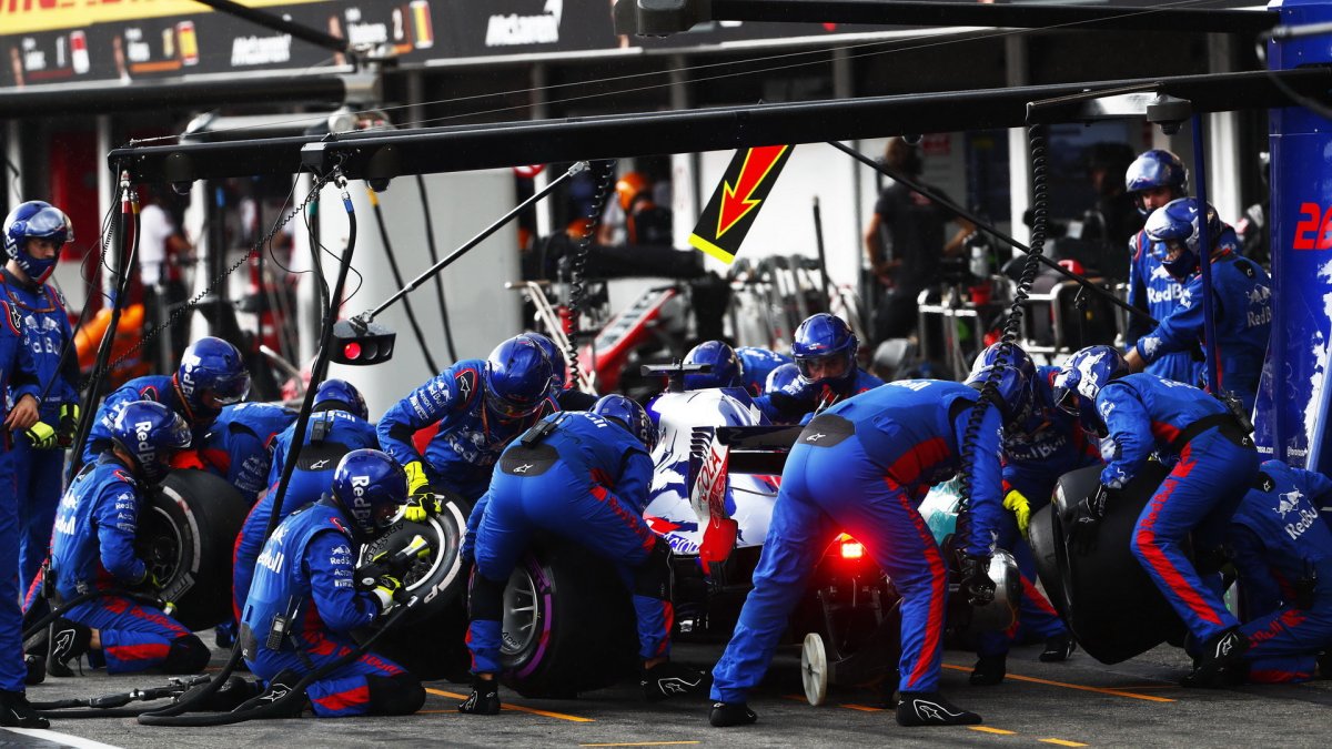 Brendon Hartley v závodě v Německu