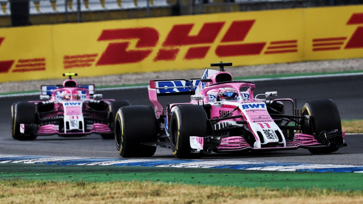 Sergio Pérez a Esteban Ocon v závodě v Německu