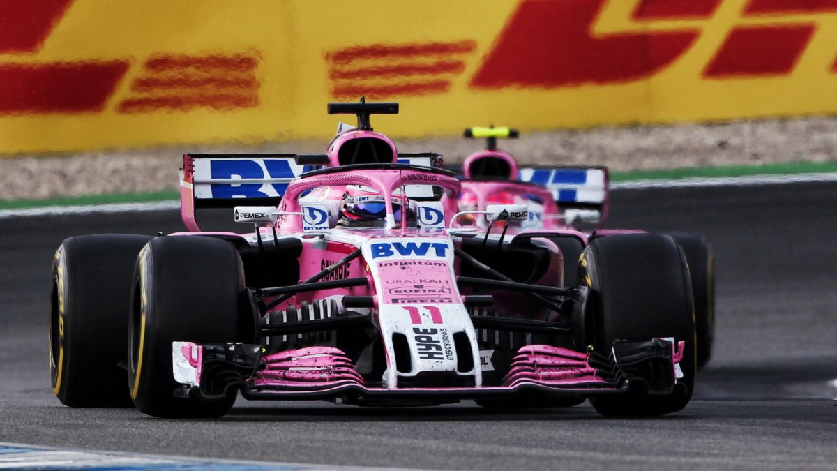 Sergio Pérez a Esteban Ocon v závodě v Německu