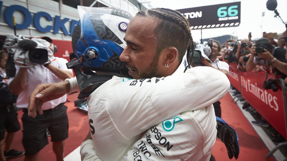 Lewis Hamilton a Valtteri Bottas po závodě v Německu