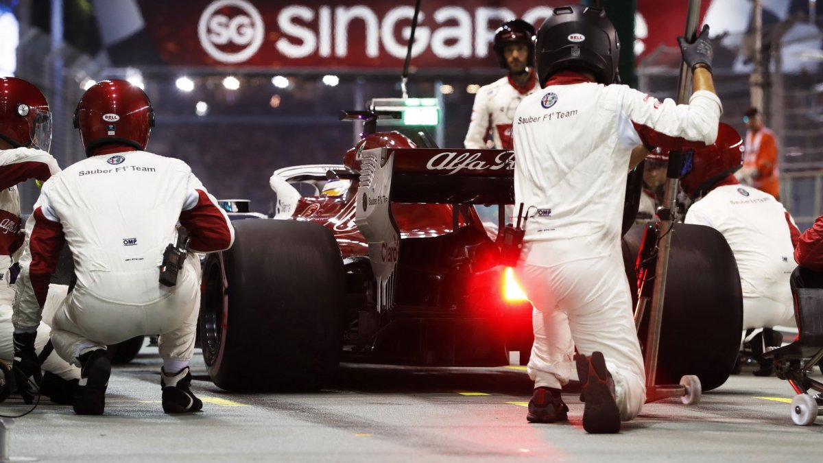 Marcus Ericsson v závodě v Singapuru