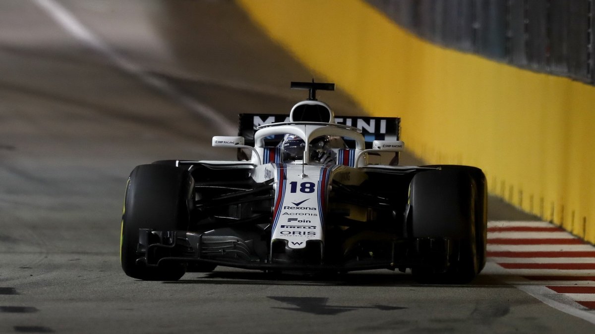 Lance Stroll v závodě v Singapuru