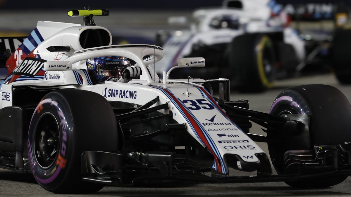 Sergej Sirotkin v závodě v Singapuru