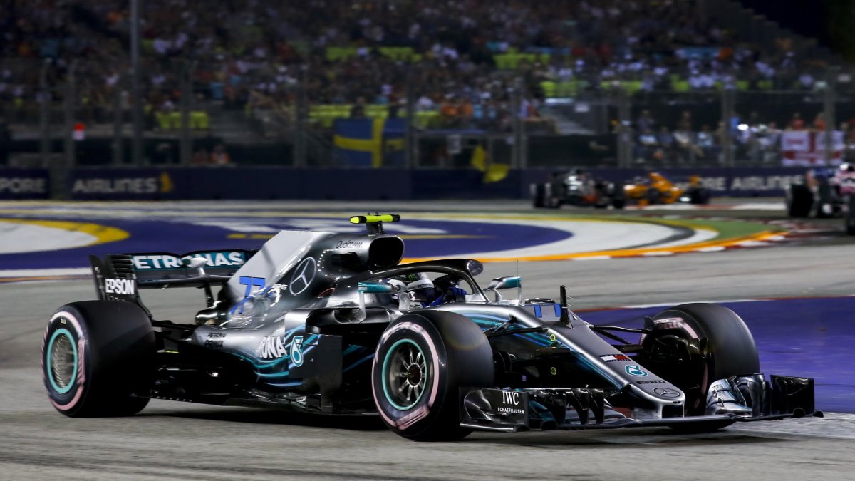 Valtteri Bottas v závodě v Singapuru