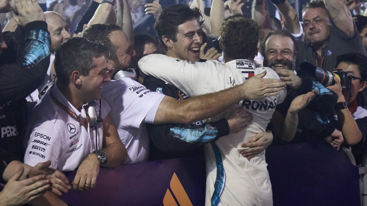 Lewis Hamilton po vítězném závodě v Singapuru