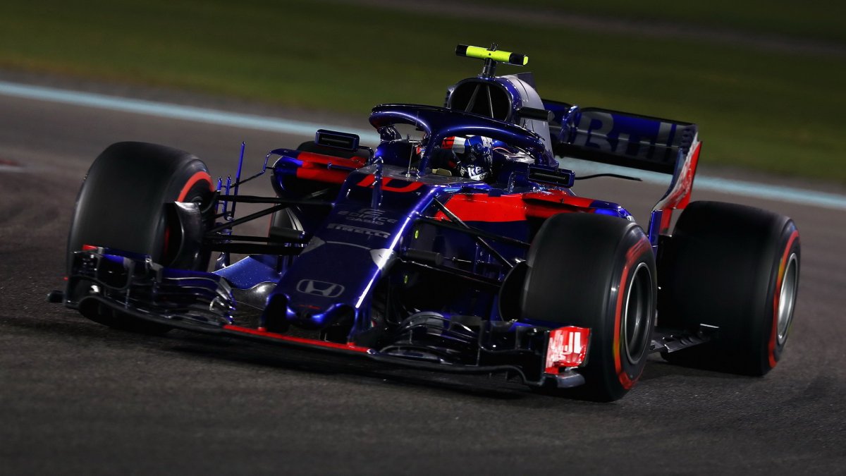 Pierre Gasly v závodě v Abú Zabí