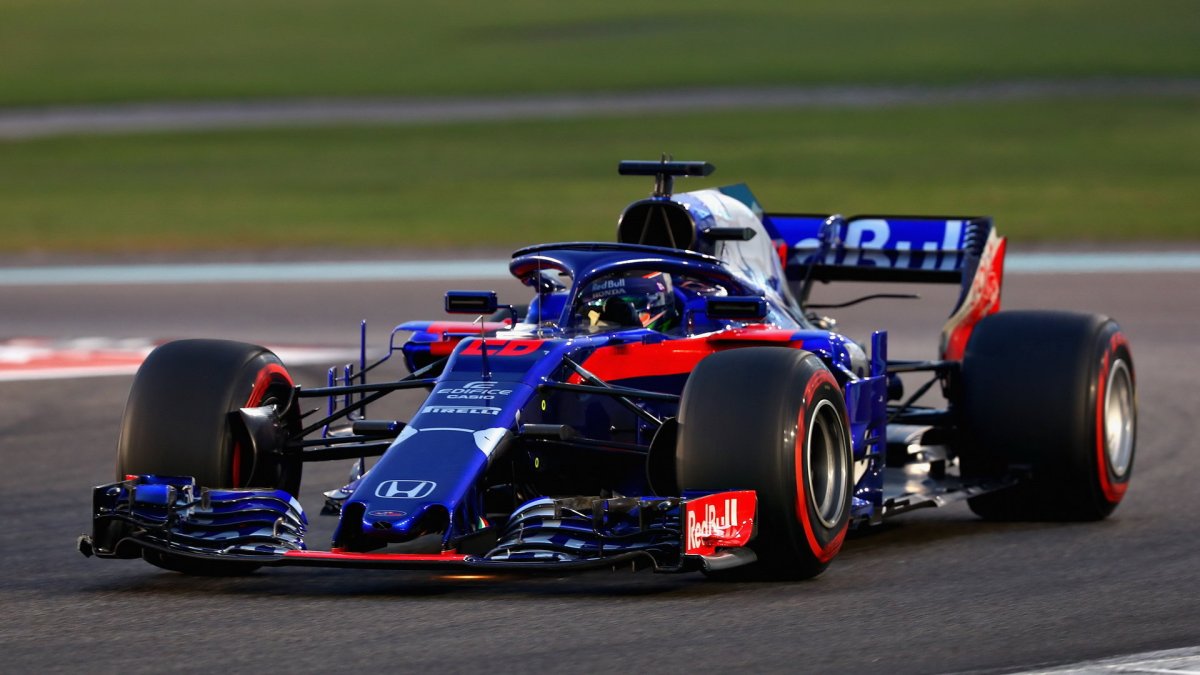 Brendon Hartley v závodě v Abú Zabí