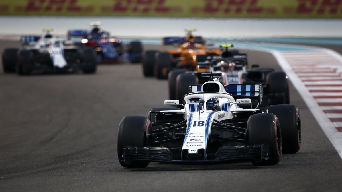 Lance Stroll v závodě v Abú Zabí
