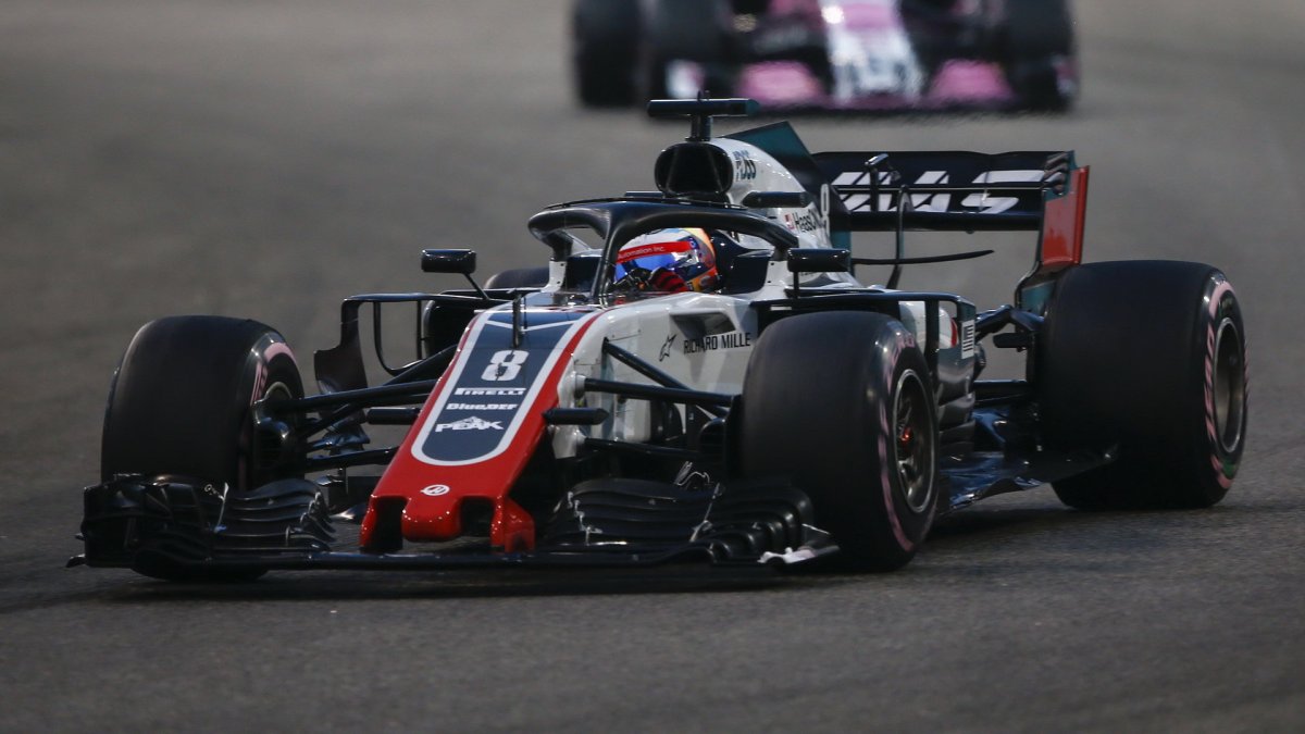 Romain Grosjean v závodě v Abú Zabí