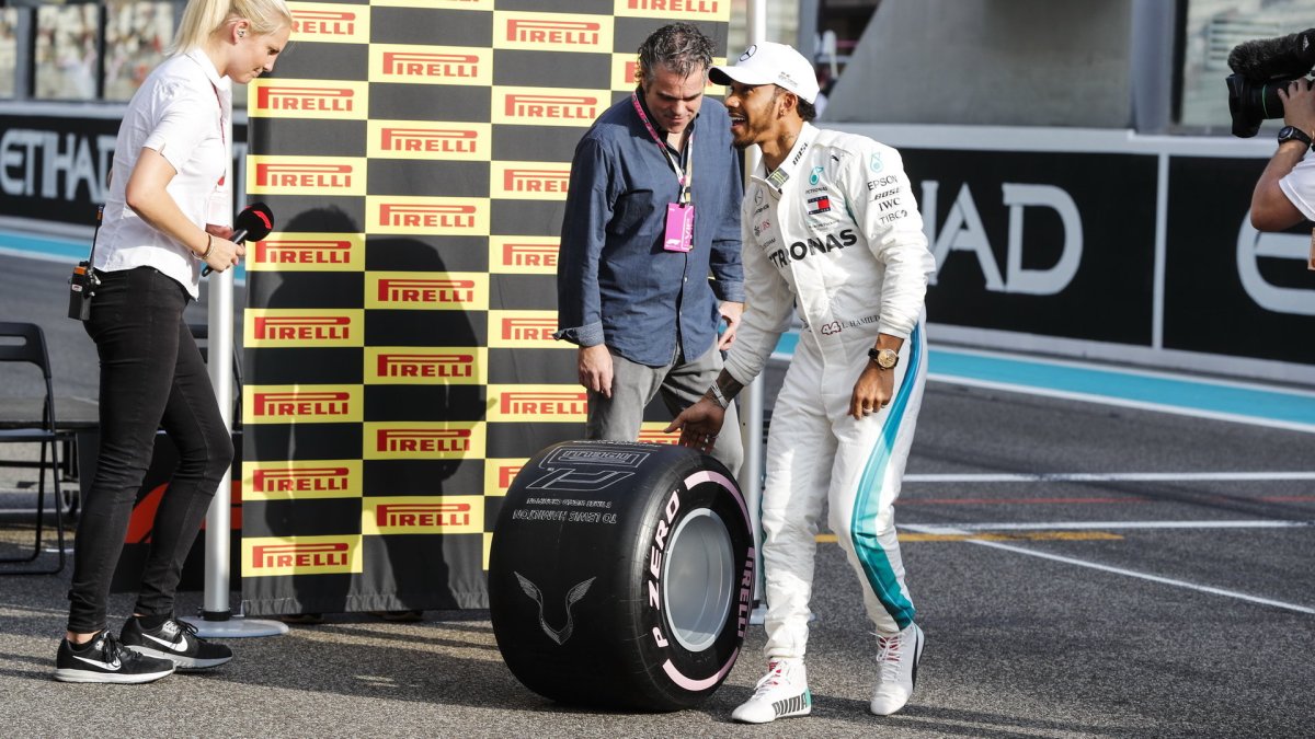Lewis Hamilton v Abú Zabí