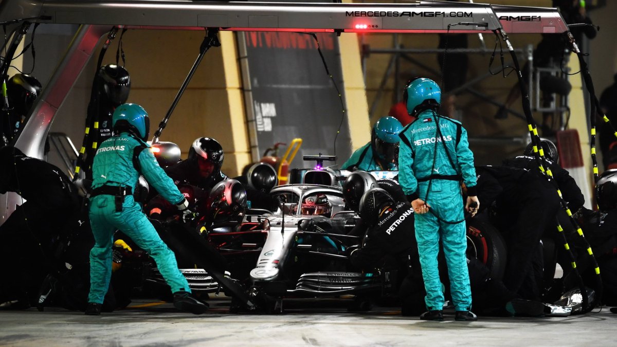 Lewis Hamilton v závodě v Bahrajnu