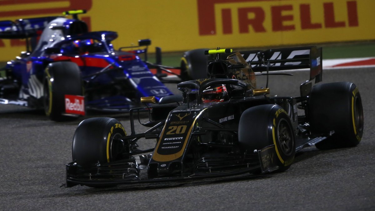 Kevin Magnussen v závodě v Bahrajnu