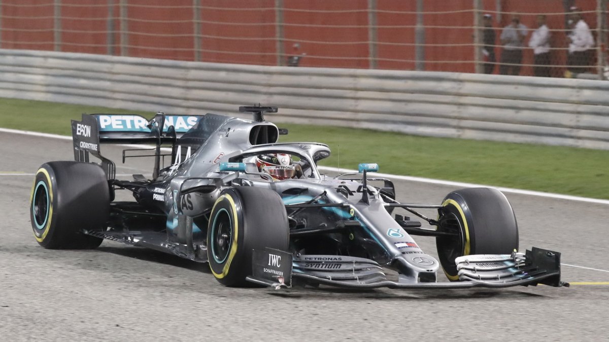 Lewis Hamilton v závodě v Bahrajnu