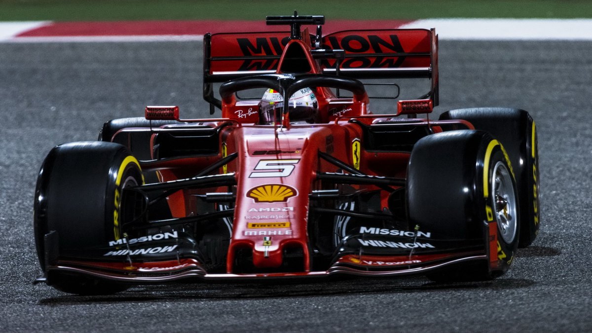 Charles Leclerc v závodě v Bahrajnu