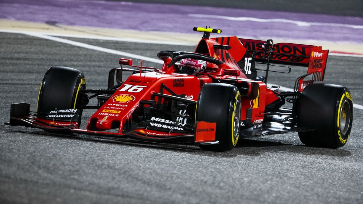 Charles Leclerc v závodě v Bahrajnu