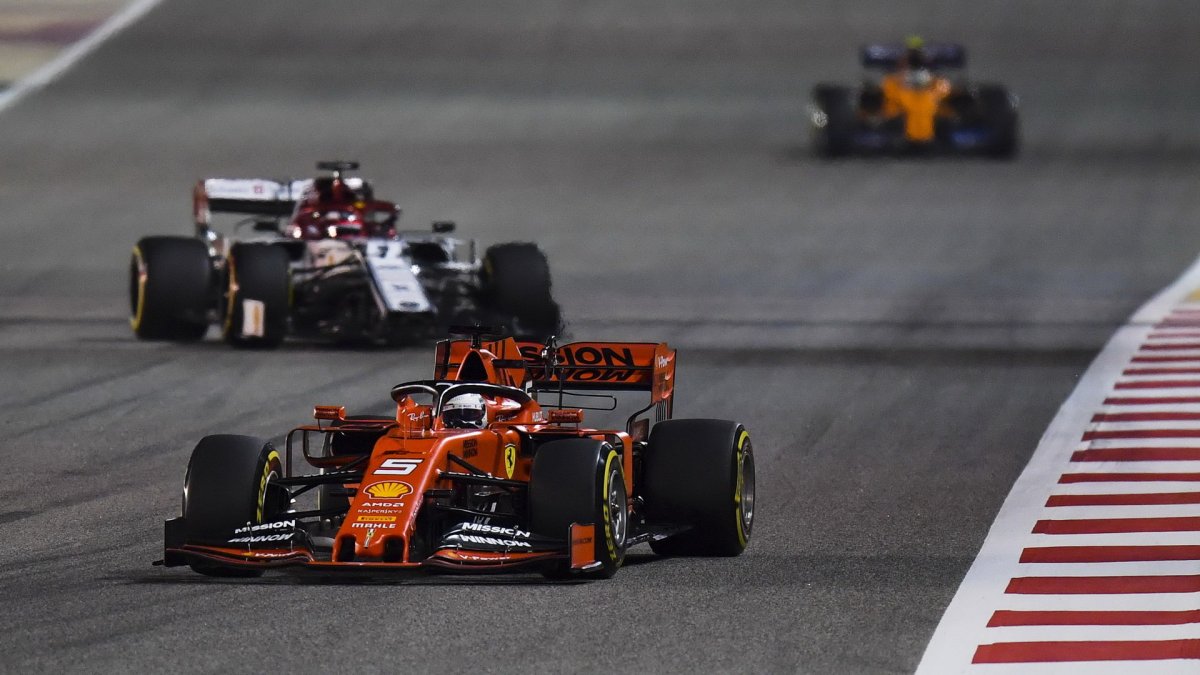 Sebastian Vettel v trénink v Bahrajnu