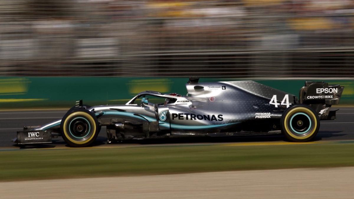 Lewis Hamilton v závodě v Melbourne