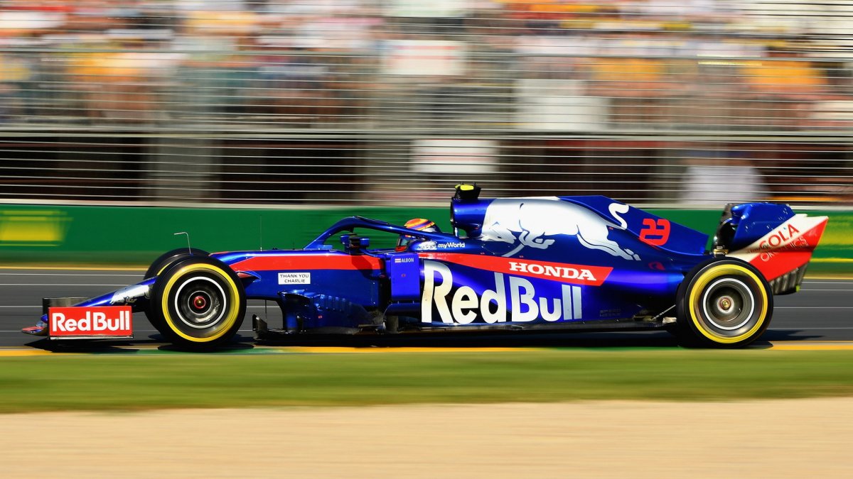 Alexander Albon v závodě v Melbourne