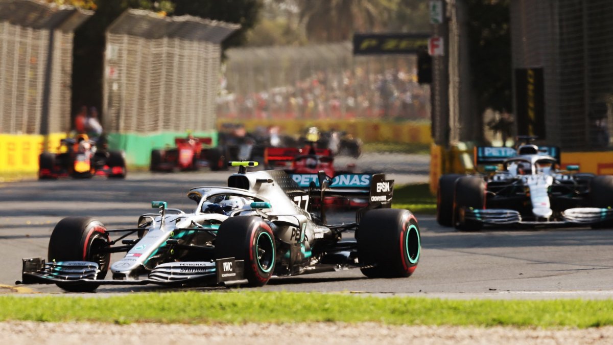 Valtteri Bottas v závodě v Melbourne