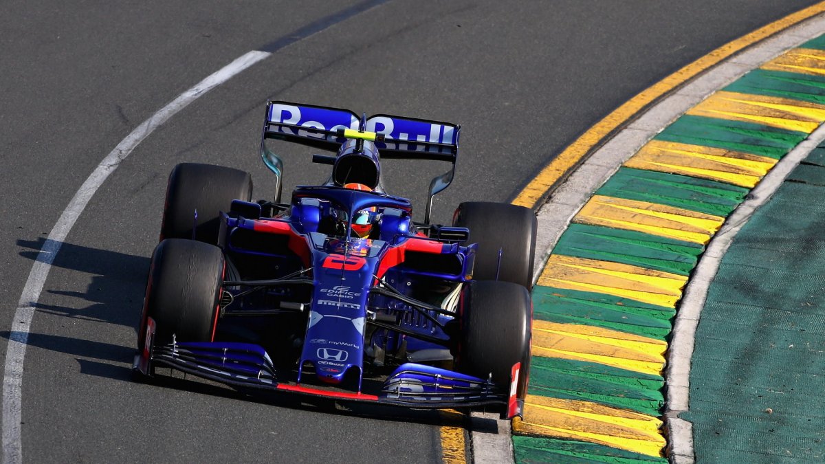 Alexander Albon v závodě v Melbourne