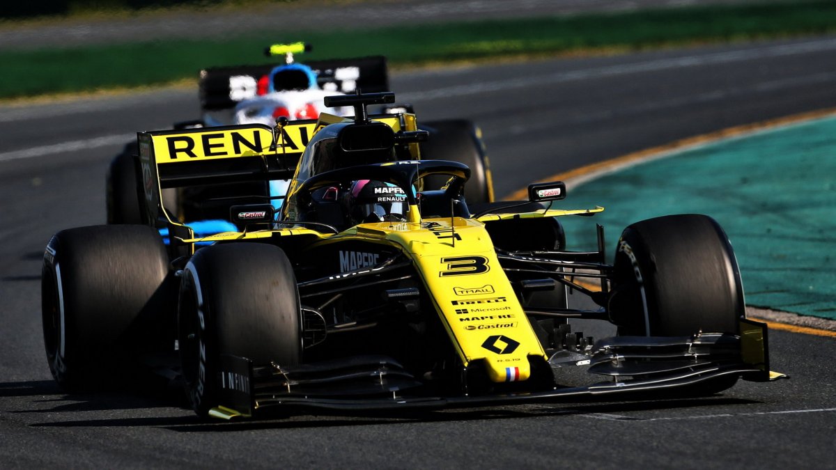 Daniel Ricciardo v závodě v Melbourne