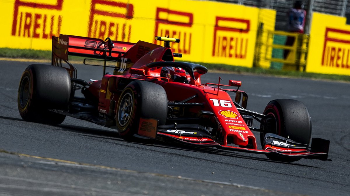 Charles Leclerc v kvalifikaci v Melbourne