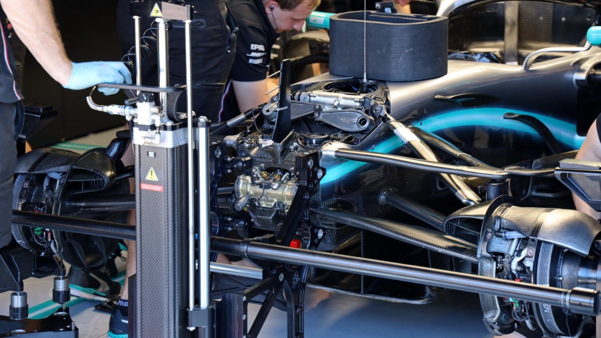 Přední zavěšení Mercedesu