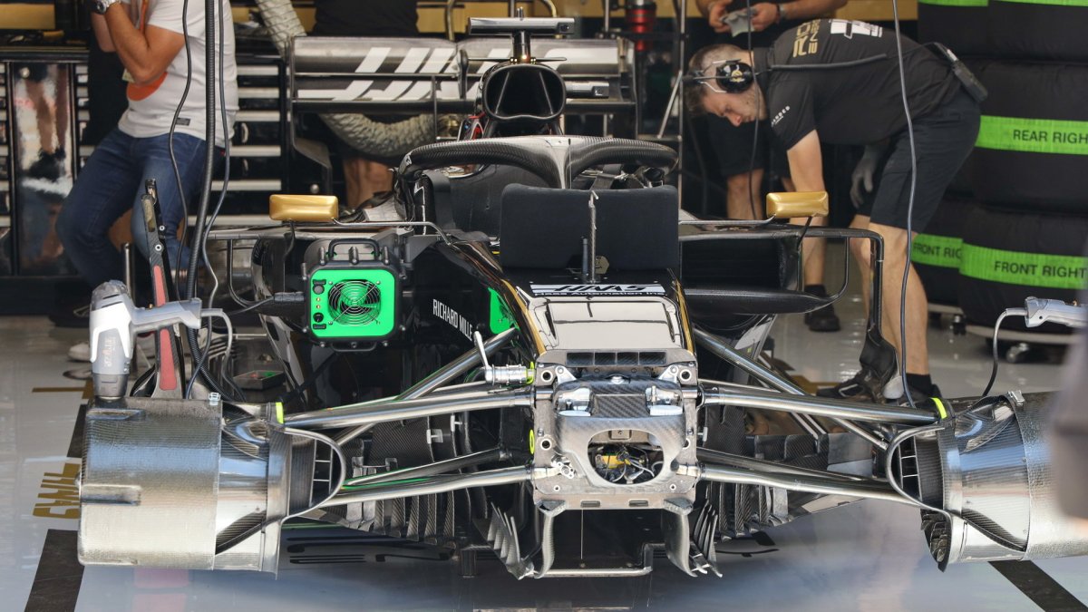 Přední část Renaultu RS19