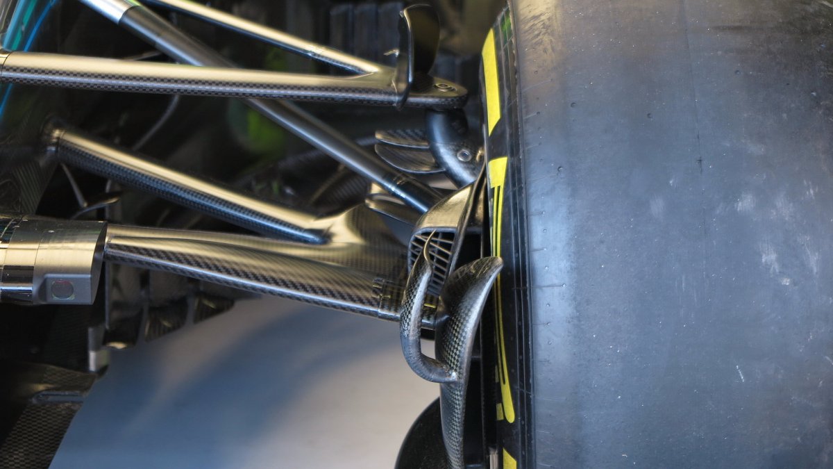Přední zavěšení Mercedesu W09