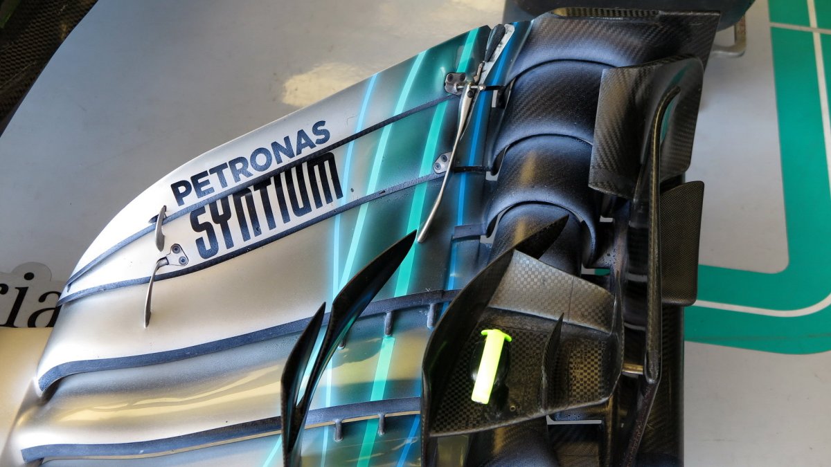 Přední křídlo Mercedesu W09