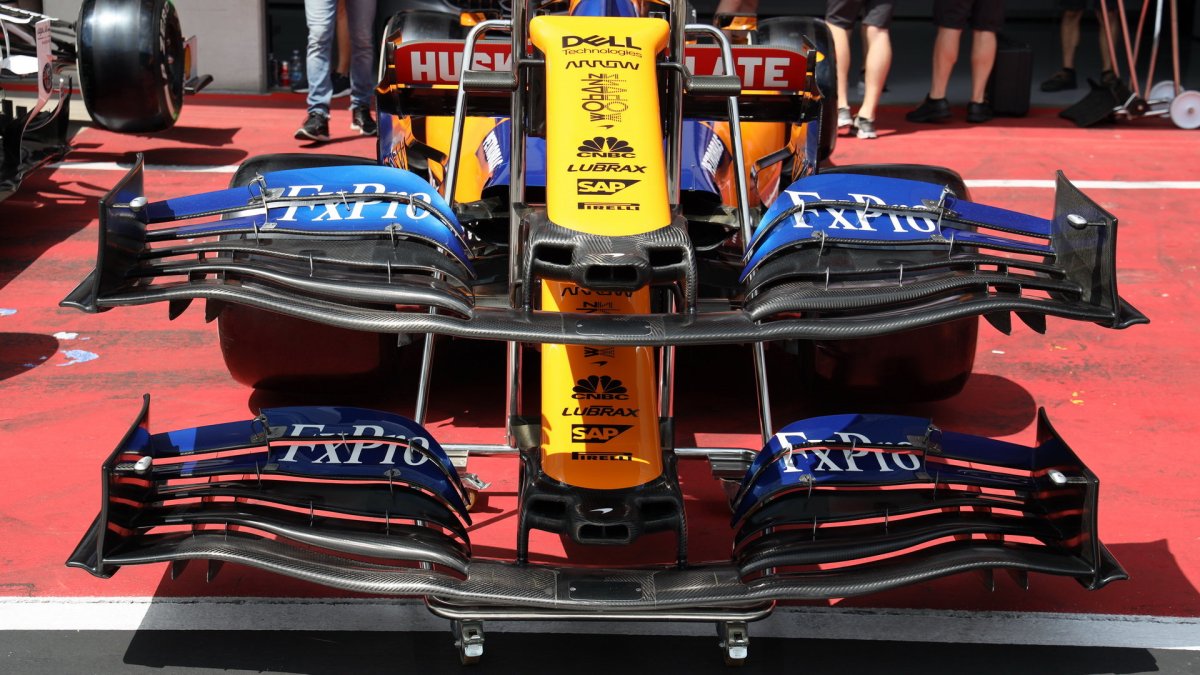Přední křídla McLarenu ve Spielbergu