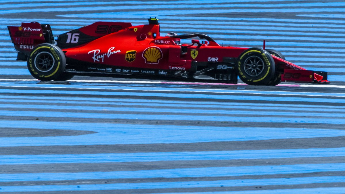Charles Leclerc v závodě ve Francii